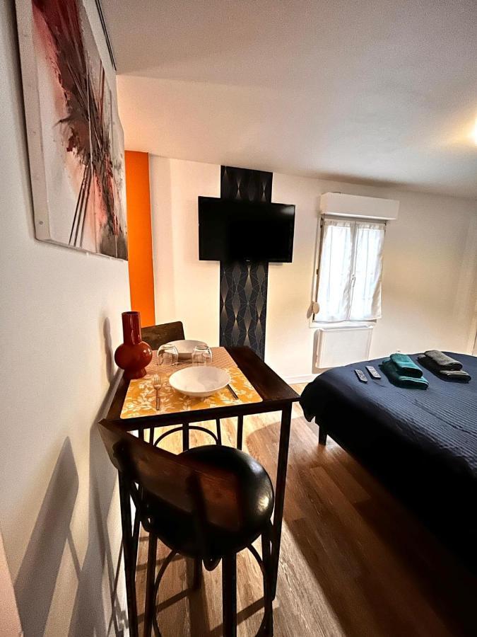 Charmant Studio En Plein Centre Ville De Chartres Apartment Luaran gambar